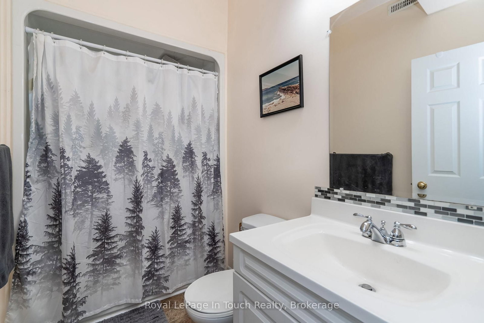 679 Montreal Street • Midland, ON photo 16