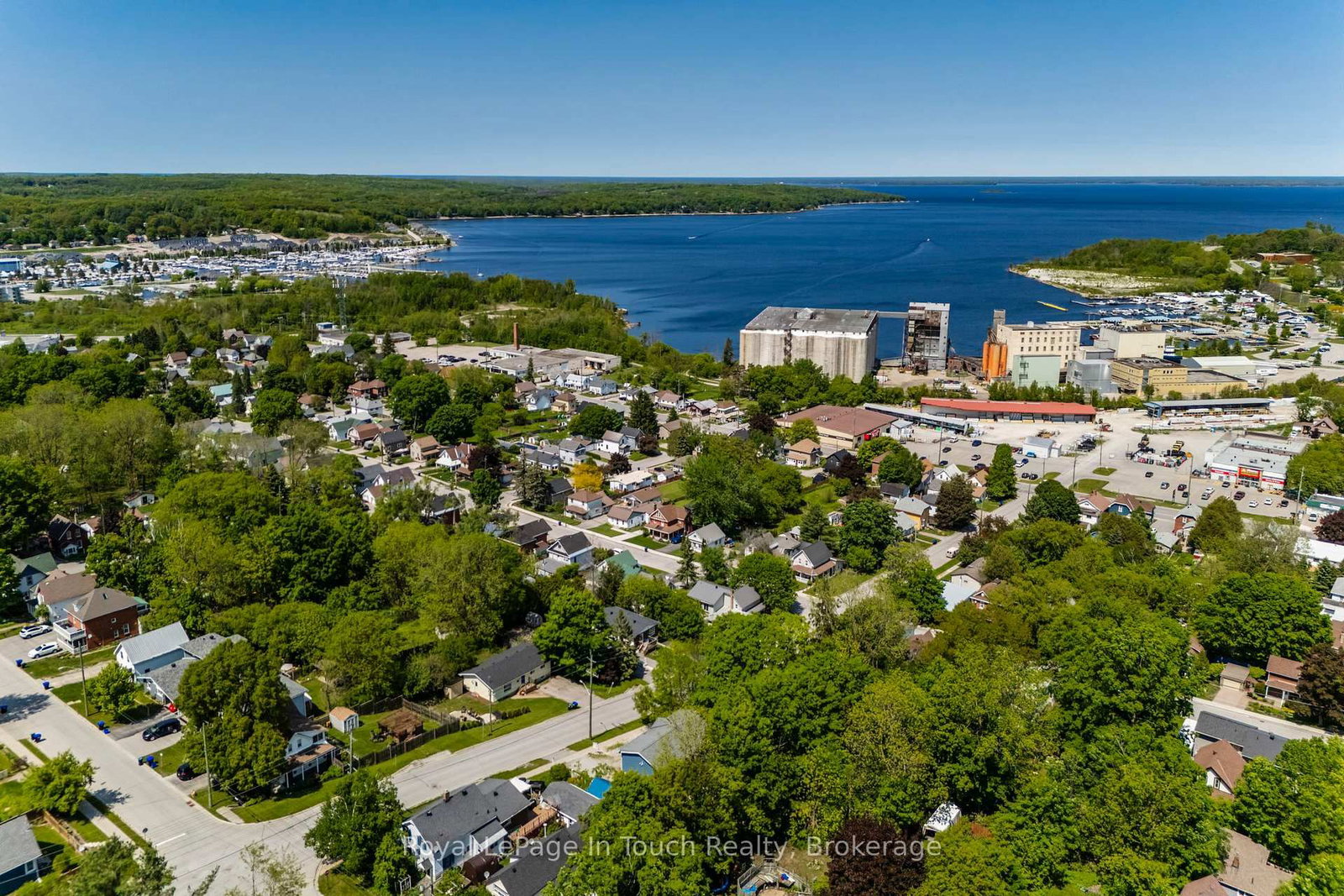 679 Montreal Street • Midland, ON photo 6