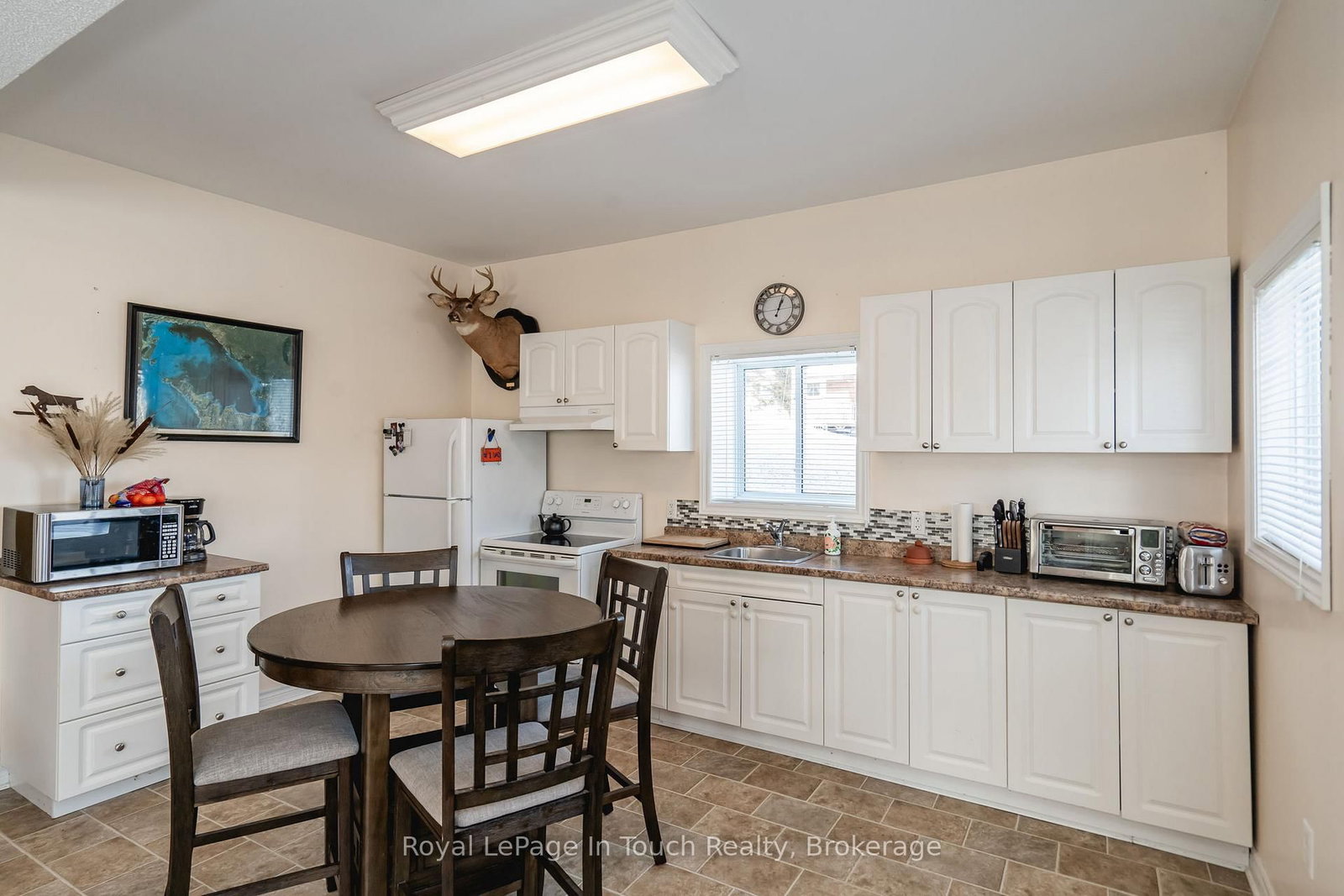 679 Montreal Street • Midland, ON photo 9