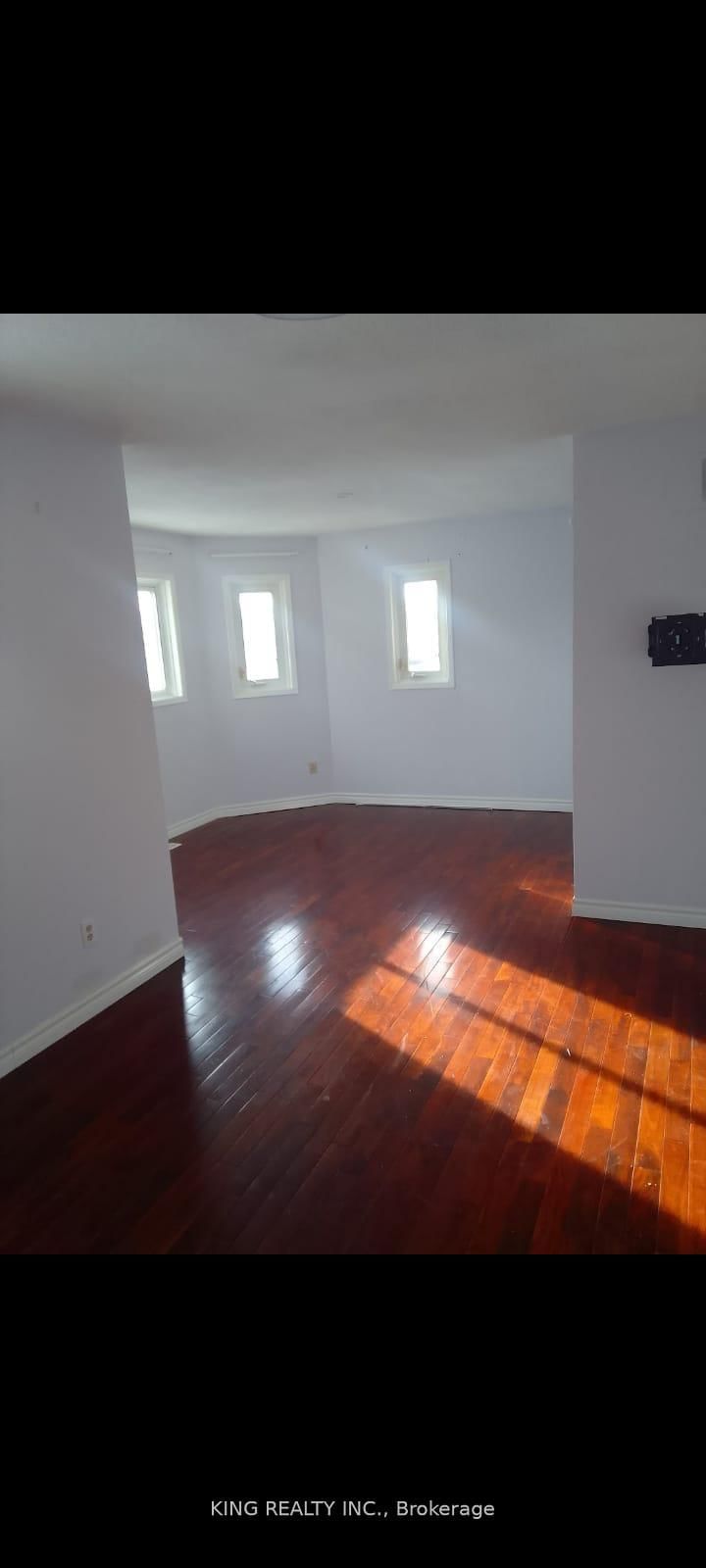 139 Livingstone Street • Barrie, ON photo 13