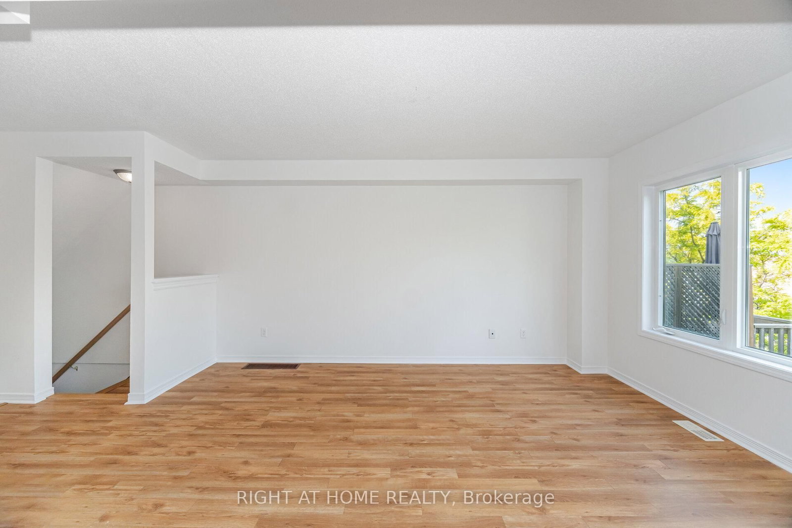 23 Peartree Court • Barrie, ON photo 10
