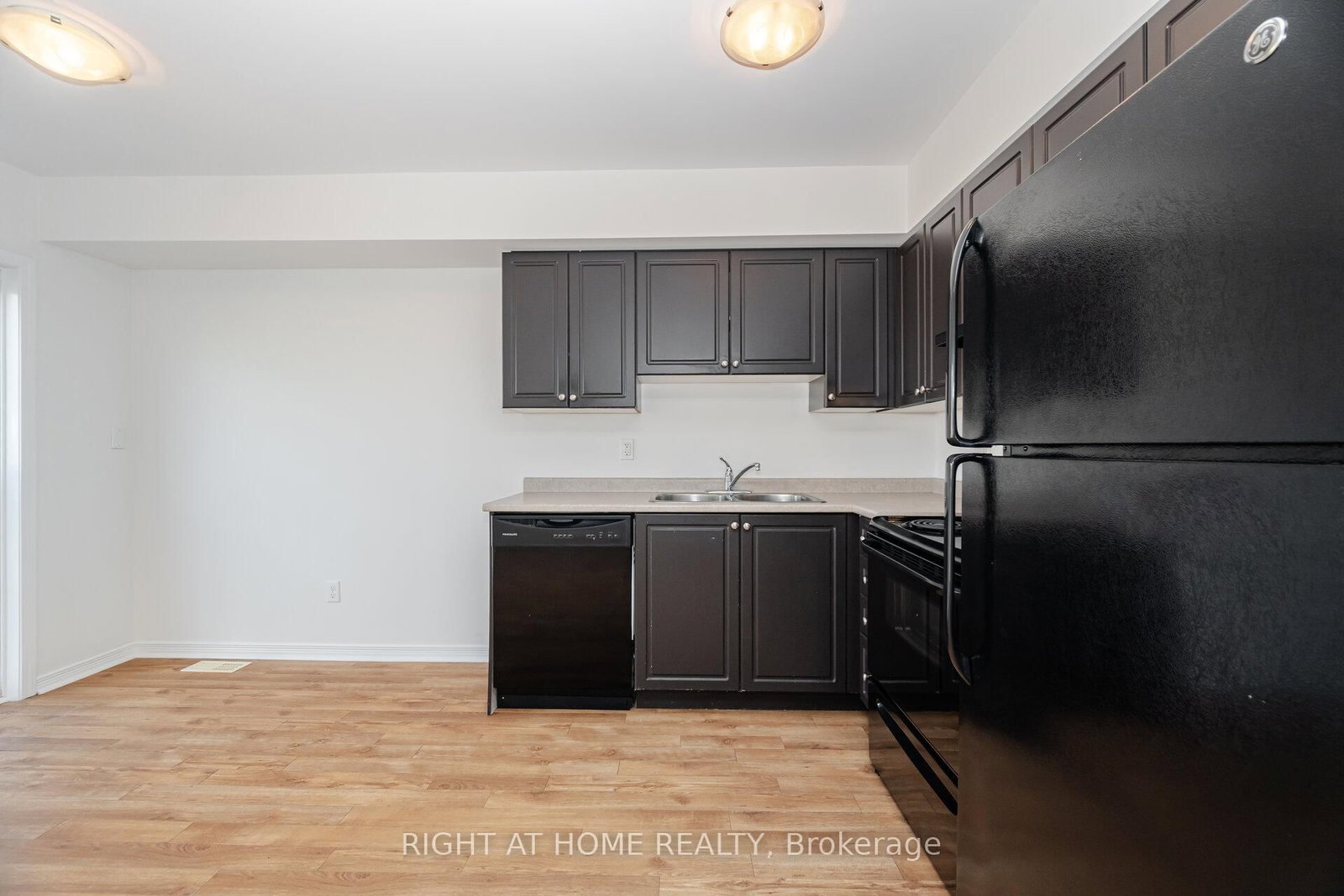 23 Peartree Court • Barrie, ON photo 16