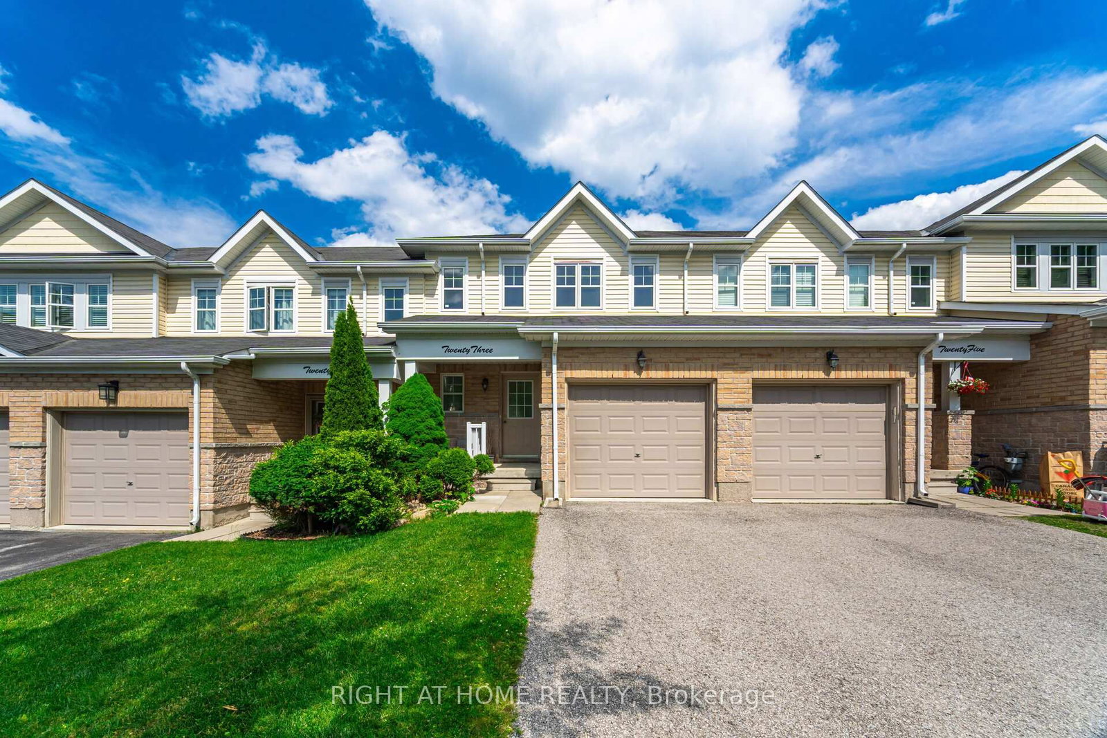 23 Peartree Court • Barrie, ON photo 3