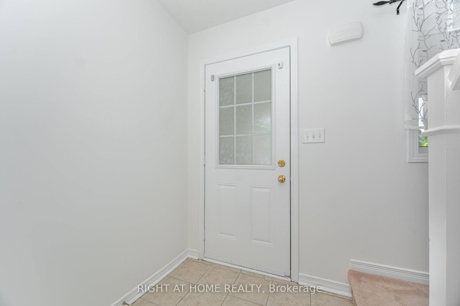 23 Peartree Court • Barrie, ON photo 5