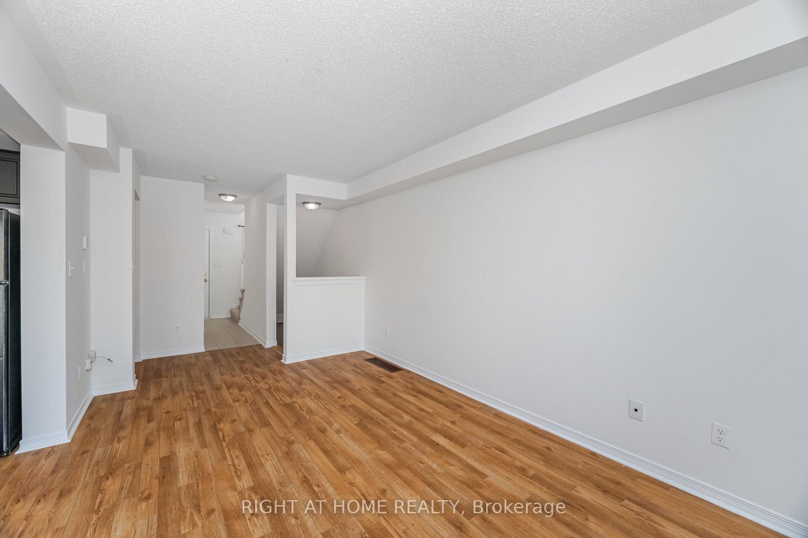 23 Peartree Court • Barrie, ON photo 7