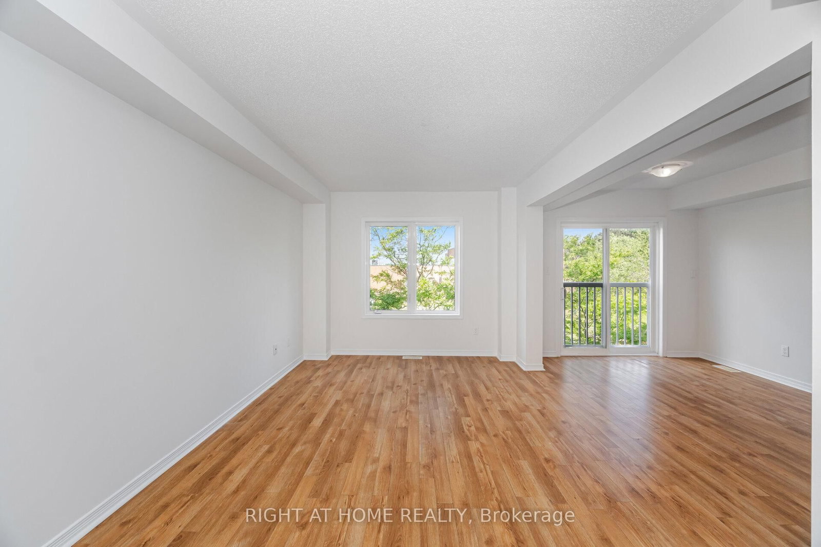 23 Peartree Court • Barrie, ON photo 8