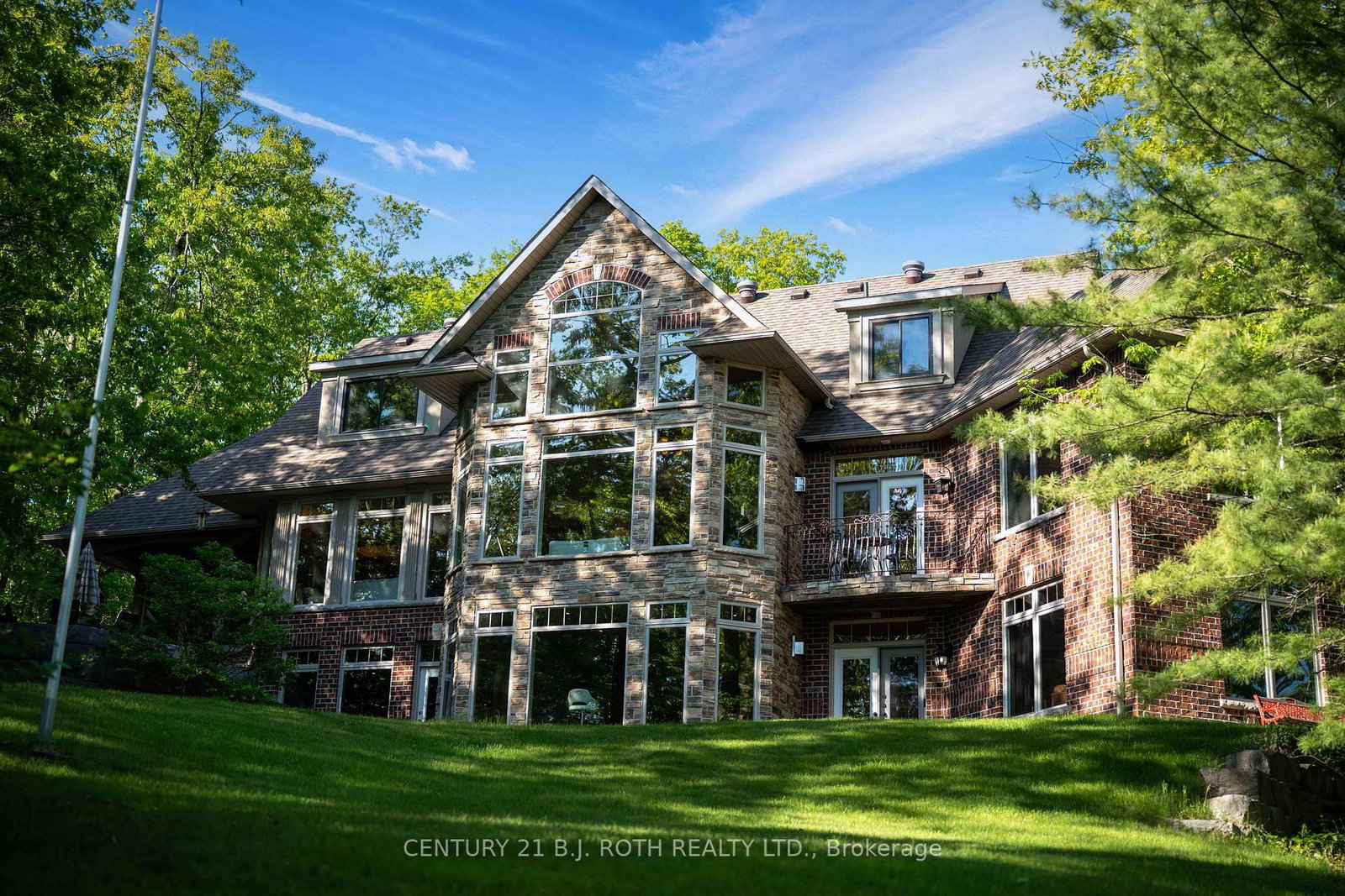 1 PIERCE Court • Springwater, ON photo 11