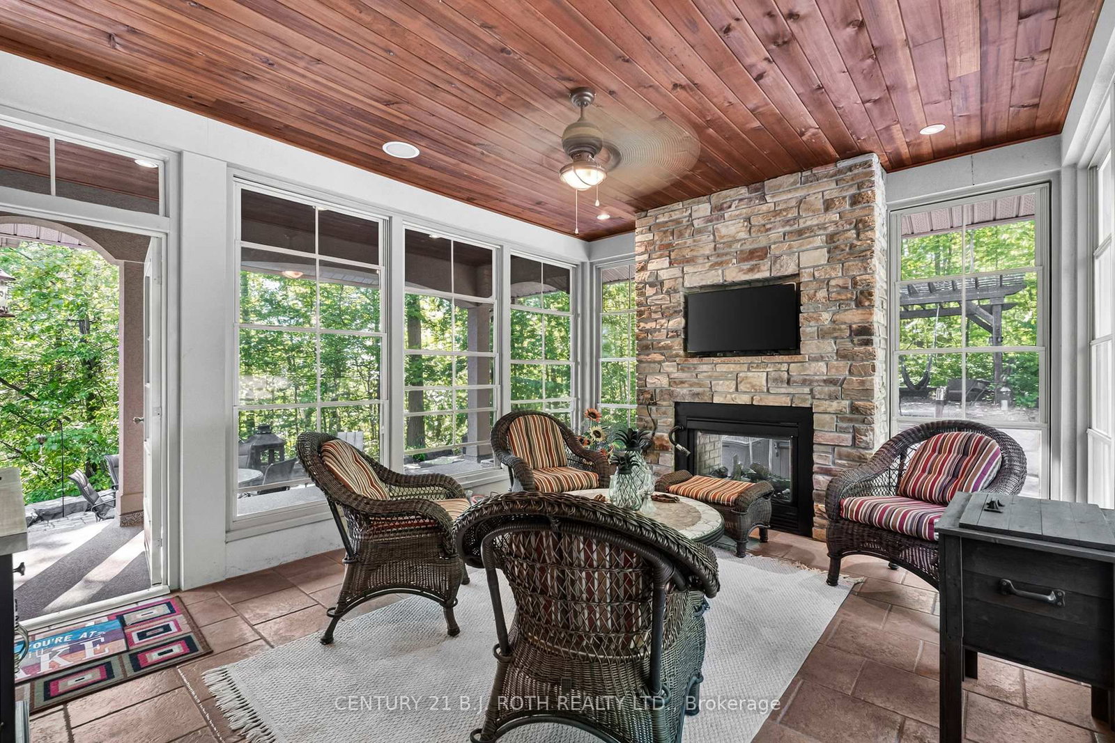 1 PIERCE Court • Springwater, ON photo 13