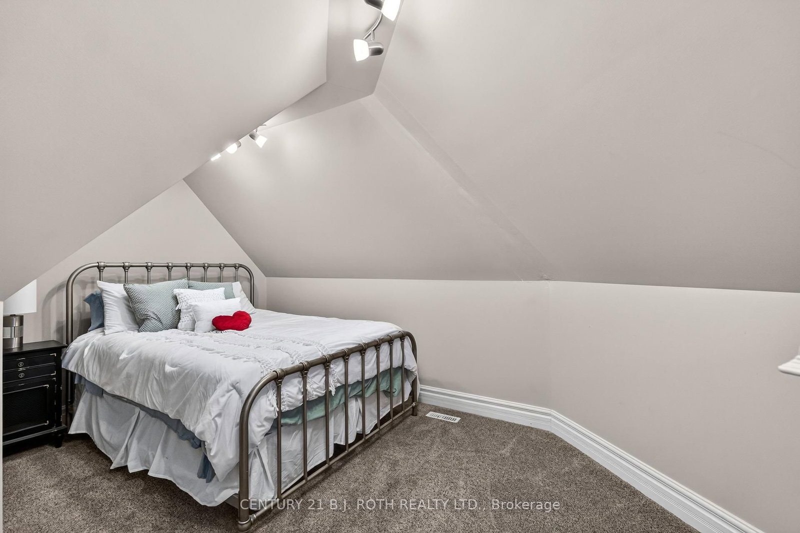 1 PIERCE Court • Springwater, ON photo 36