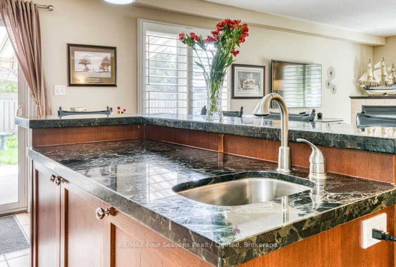 59 Highlands Crescent