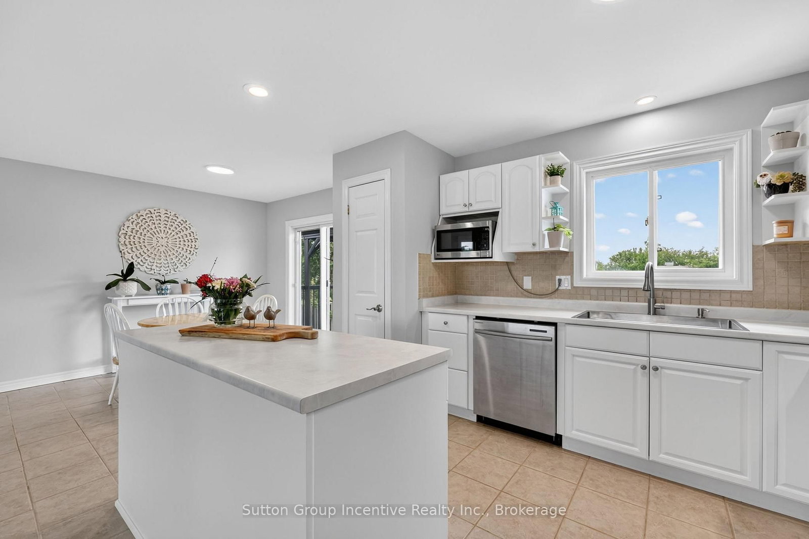 5 Marl Creek Drive • Springwater, ON photo 17