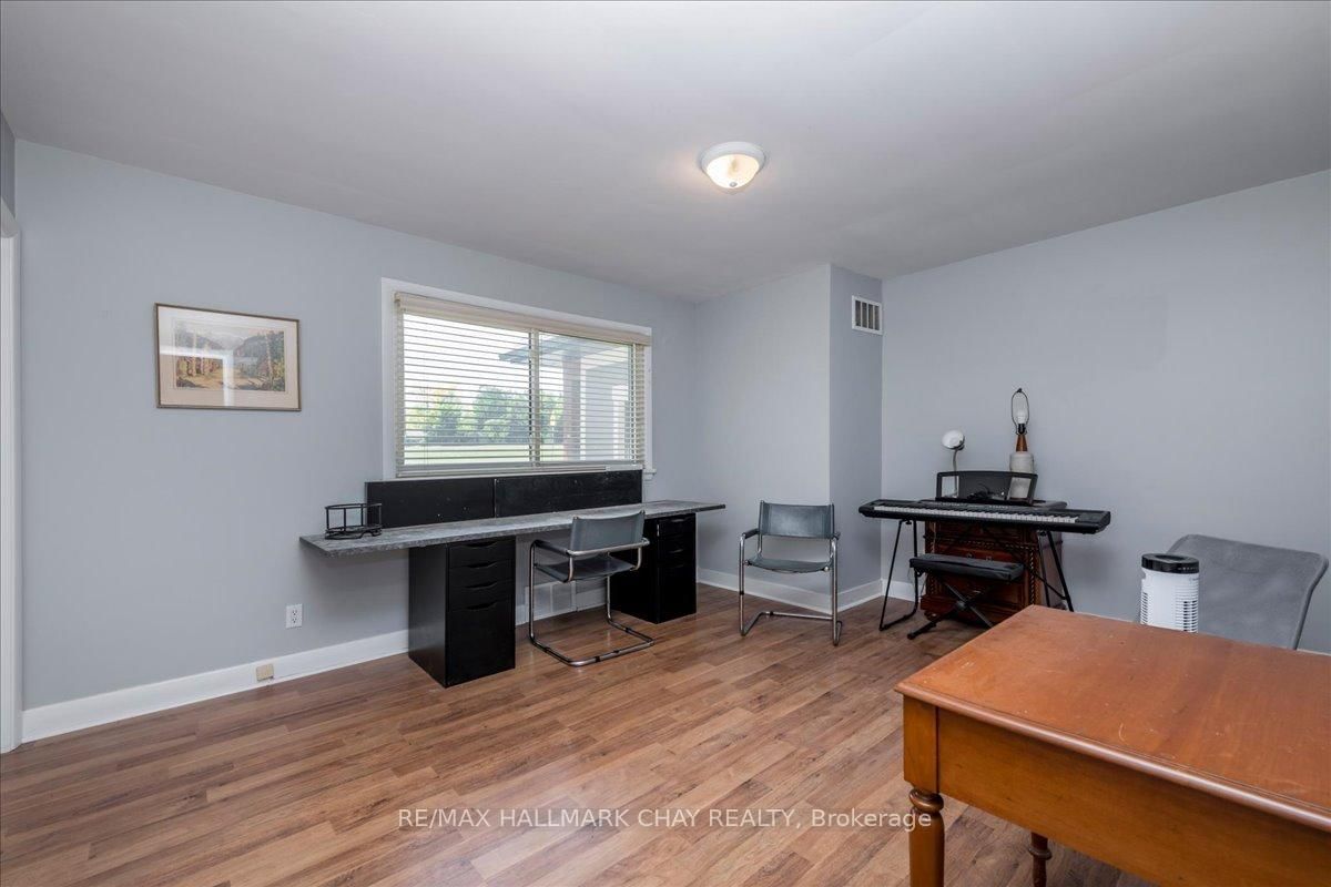 69 Rodney Street • Barrie, ON photo 17