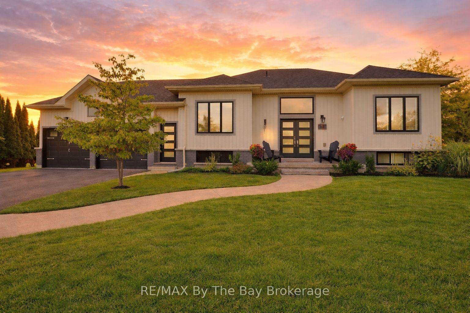 18 Maple Drive • Wasaga Beach, ON photo 1