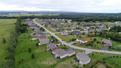 18 Maple Drive • Wasaga Beach, ON photo 2