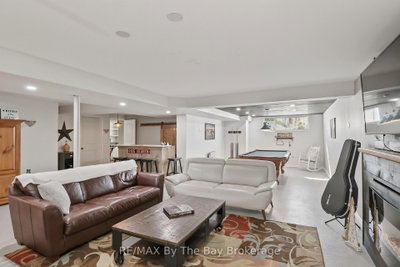 18 Maple Drive • Wasaga Beach, ON photo 6