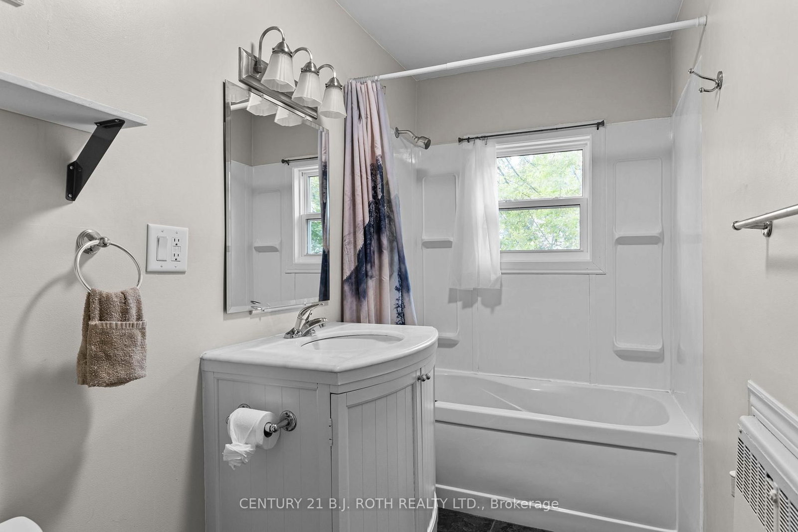 52 Marcus Street • Barrie, ON photo 12