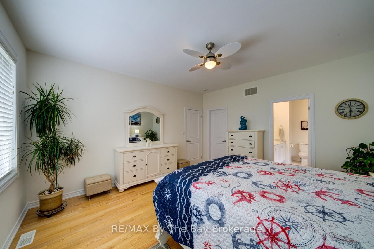 43 Fawndale Crescent • Wasaga Beach, ON photo 11