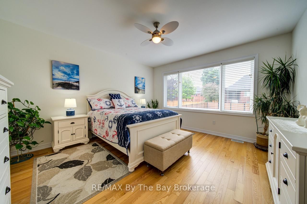 43 Fawndale Crescent • Wasaga Beach, ON photo 9