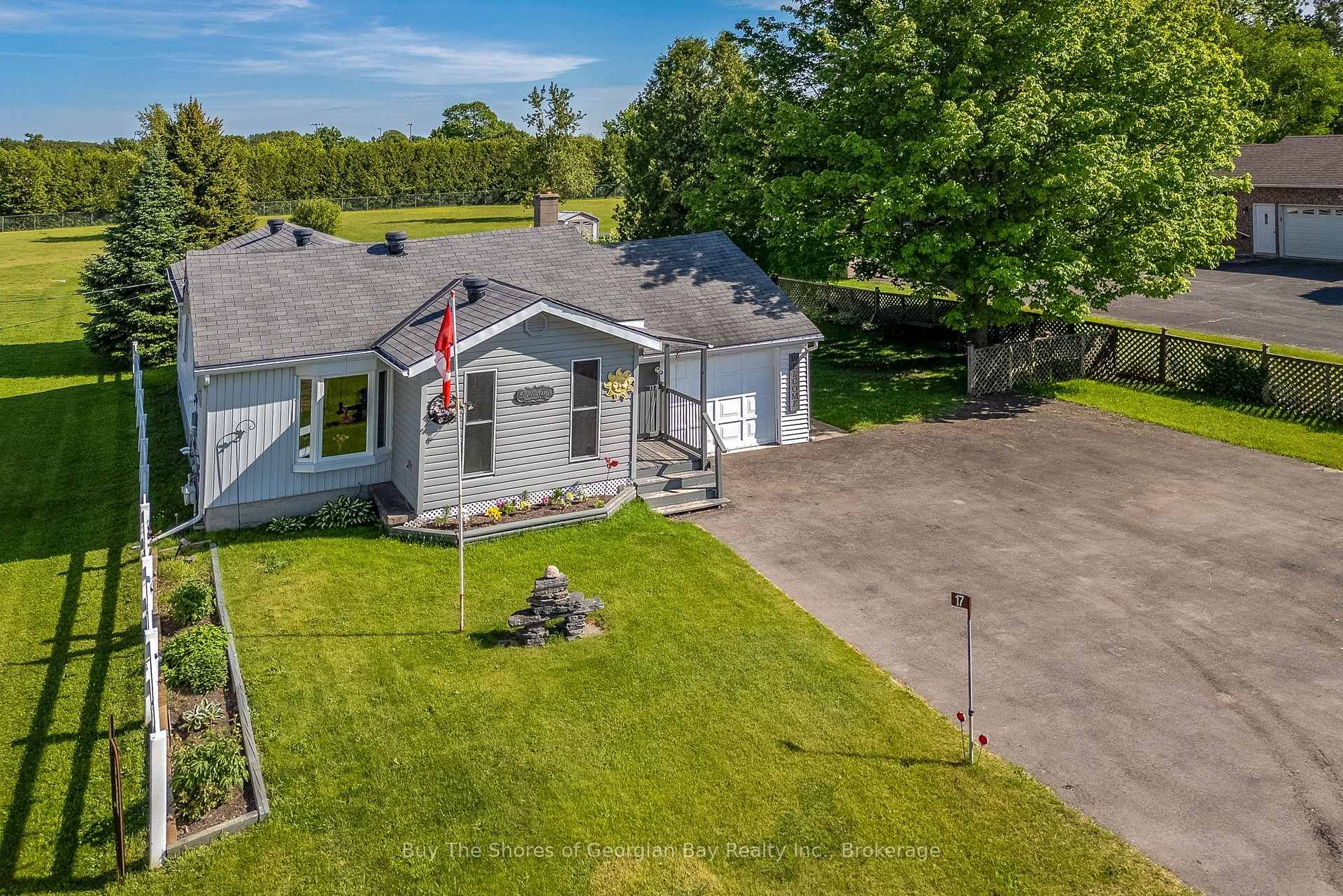 17 Balm Beach Road E