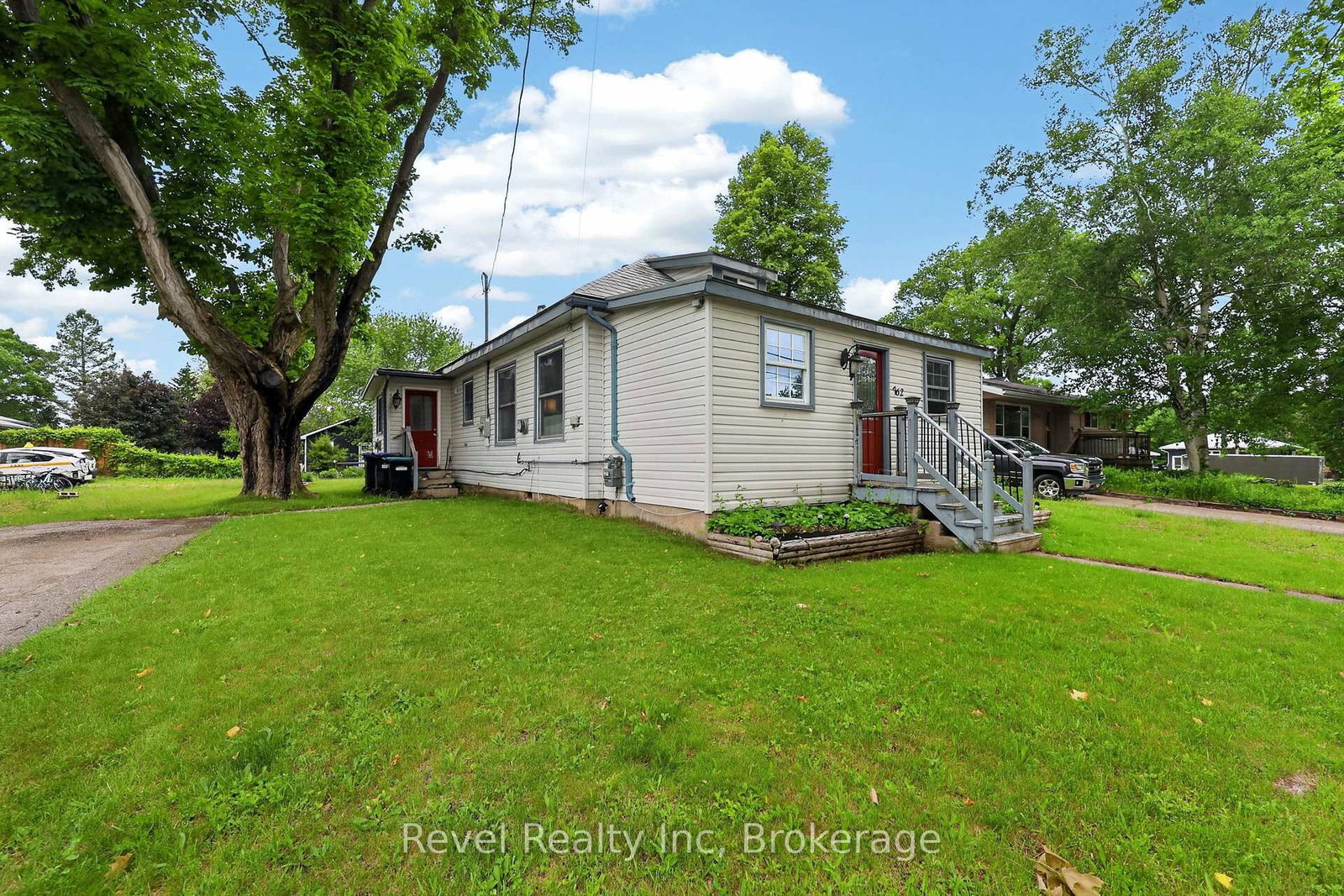 Detached House for sale at 762 SEVENTH Avenue, Tay, Ontario, L0K 1R0 - Port McNicoll - MLS: S13437720