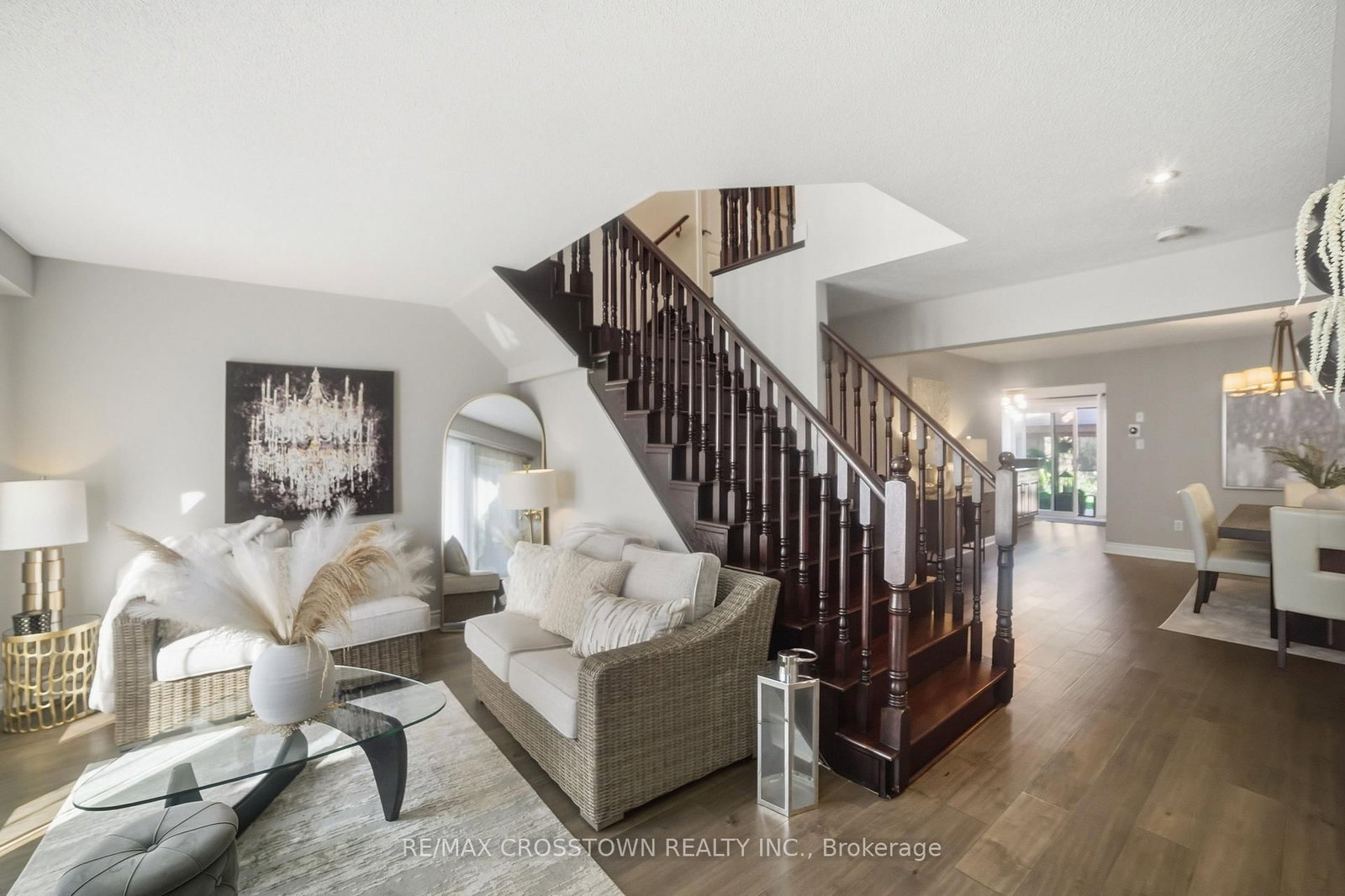 17 Counsellor Terrace • Barrie, ON photo 5