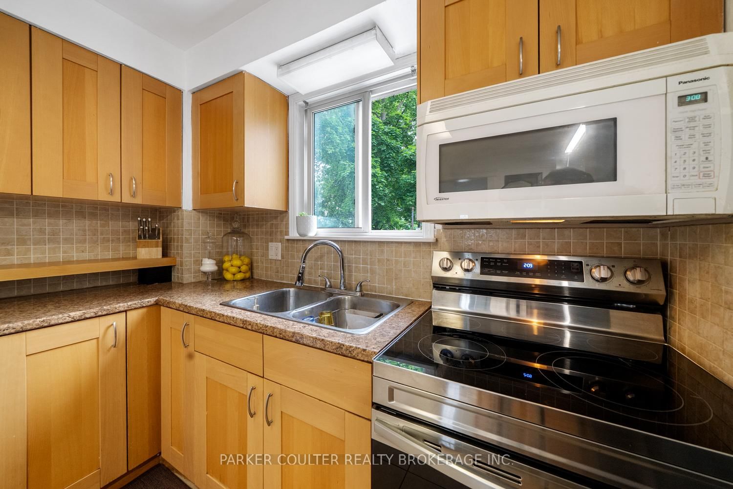 23 Chaucer Crescent • Barrie, ON photo 12