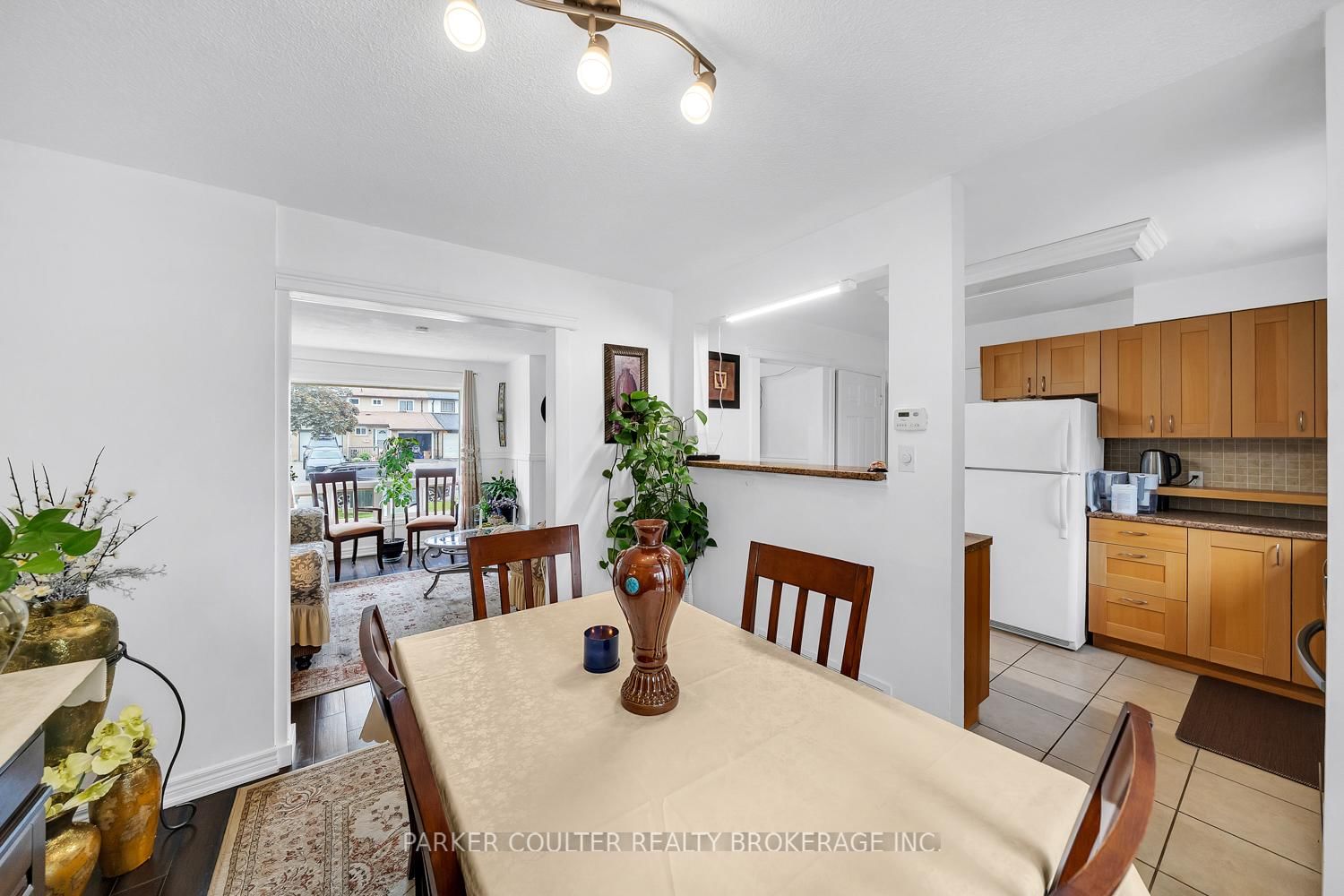 23 Chaucer Crescent • Barrie, ON photo 7