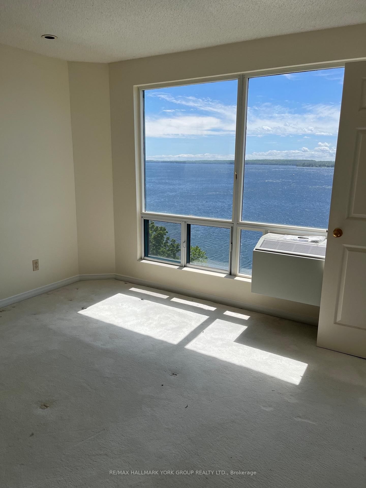 215 Dunlop Street E, Unit 703