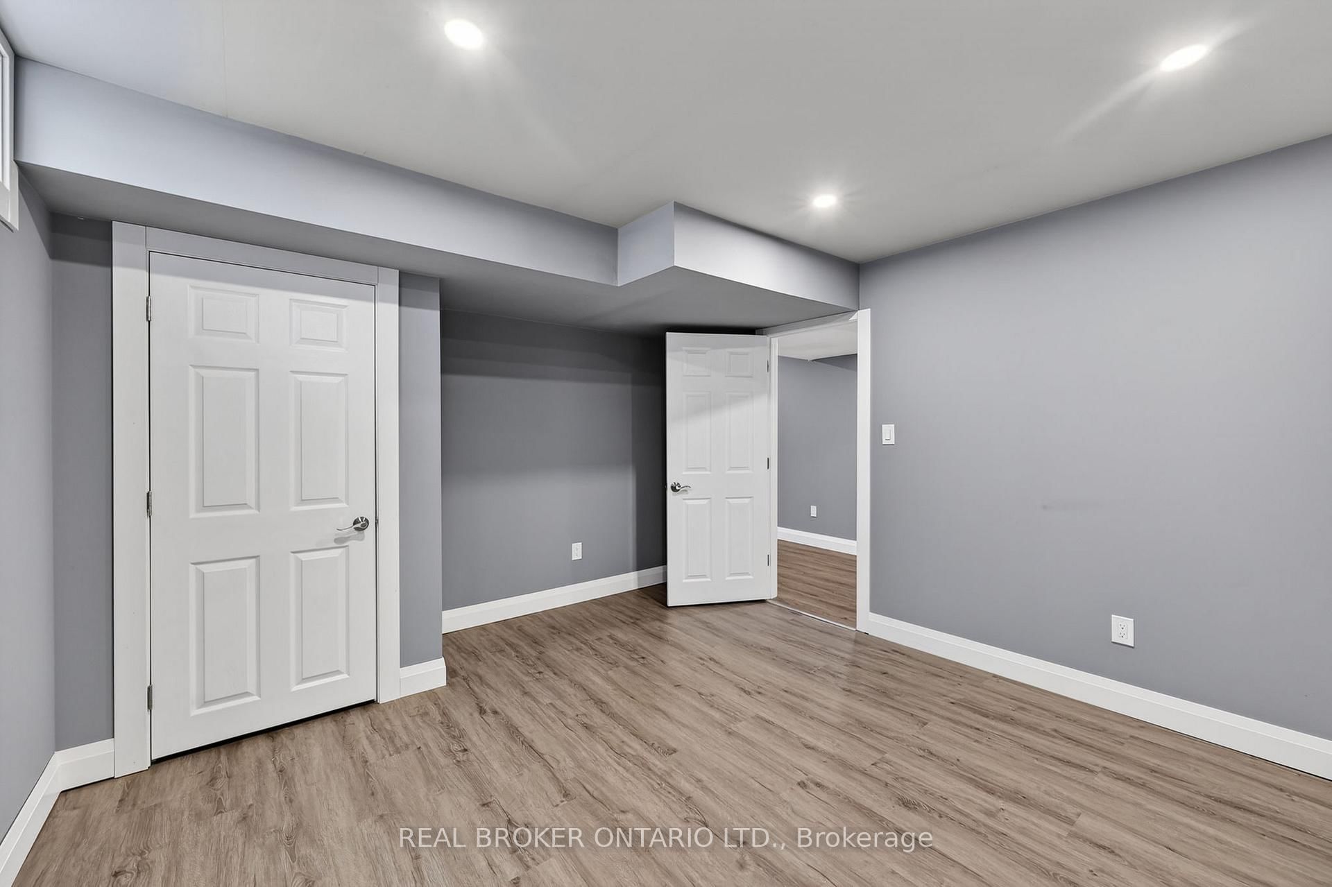 35 Courtney Crescent