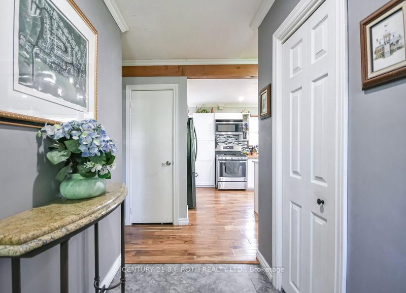 16 Old Indian Trail W