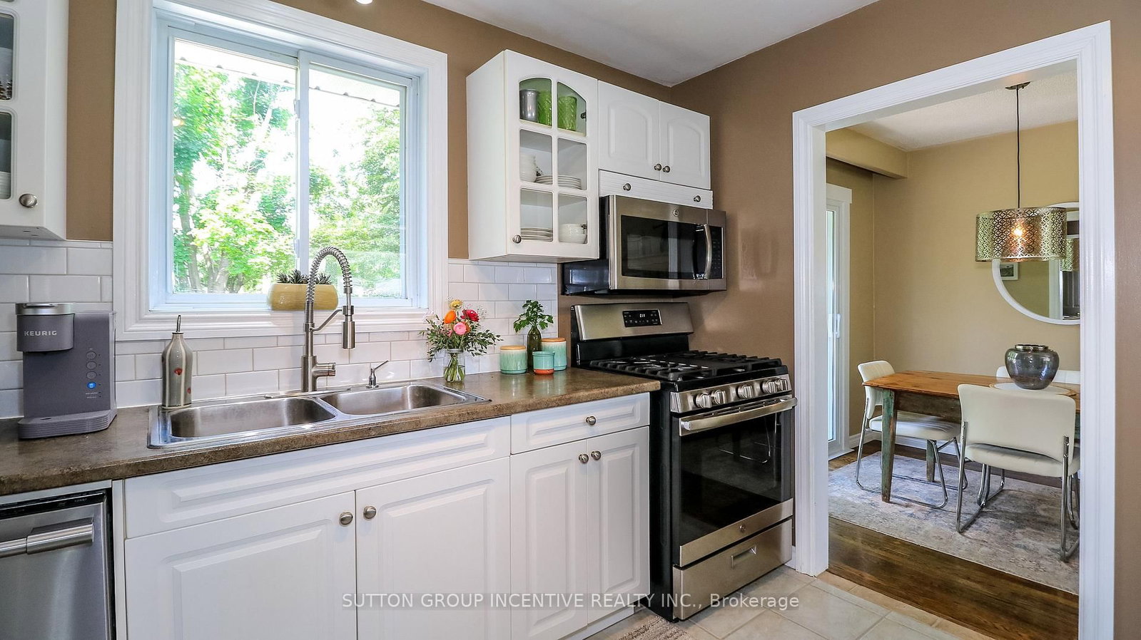 18 Jill's Court • Barrie, ON photo 9