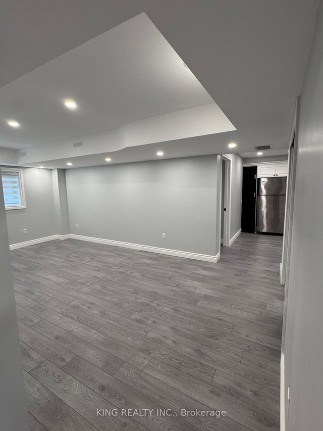 10 Humber Street E