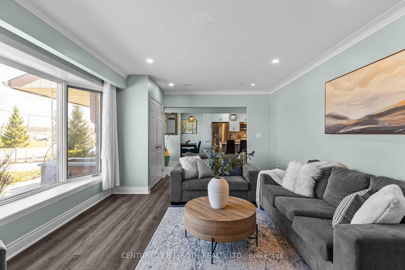 823 Essa Road • Barrie, ON photo 10