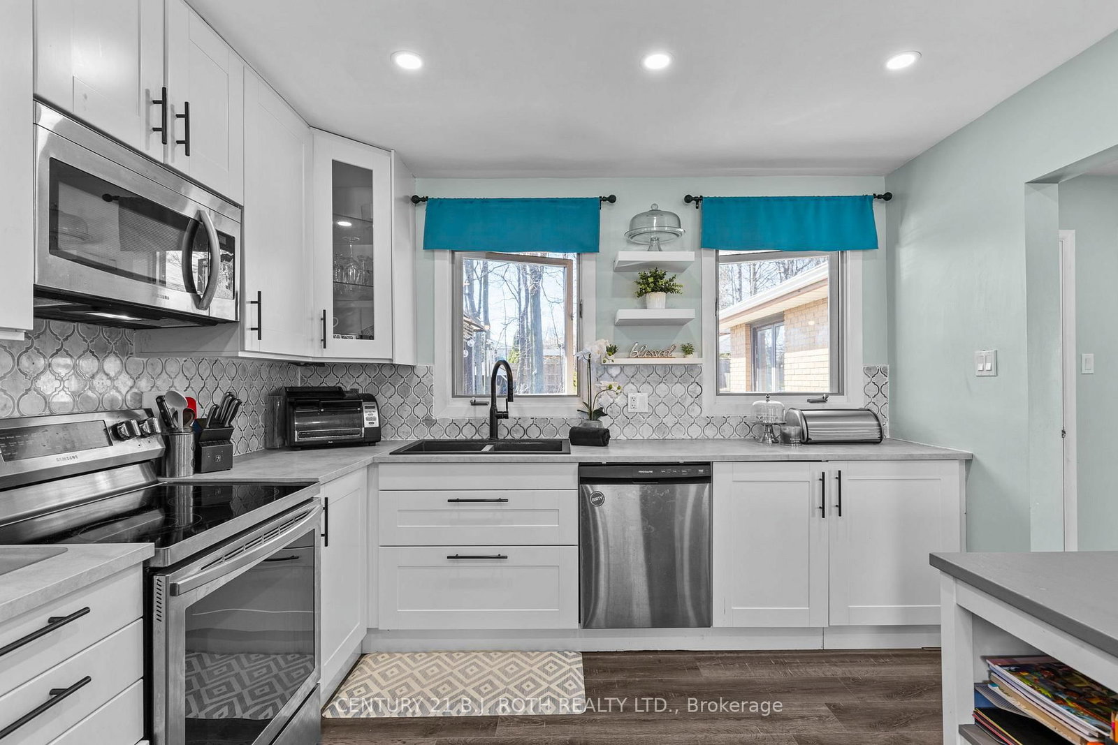 823 Essa Road • Barrie, ON photo 5