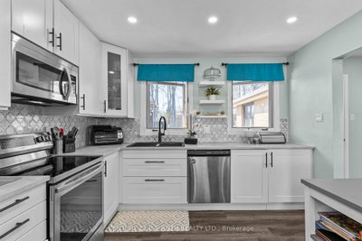 823 Essa Road • Barrie, ON photo 5
