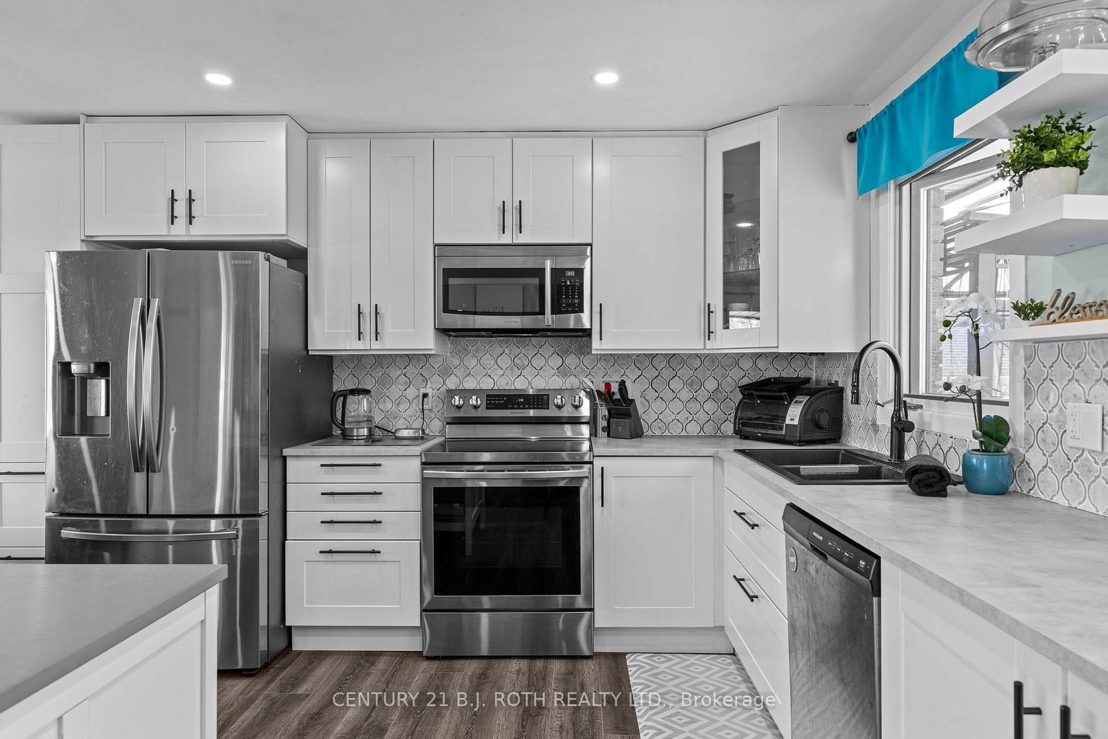 823 Essa Road • Barrie, ON photo 6