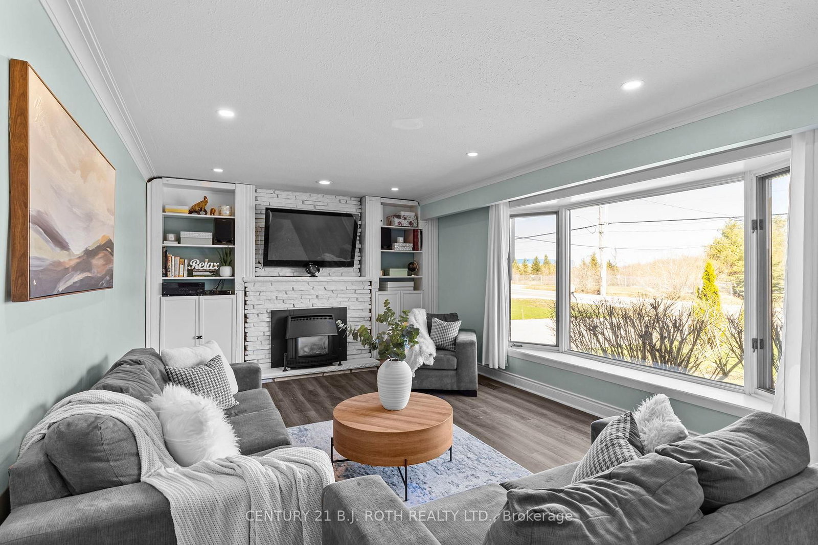 823 Essa Road • Barrie, ON photo 8