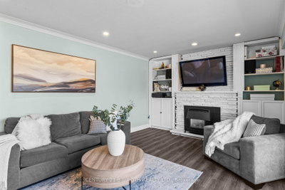 823 Essa Road • Barrie, ON photo 9