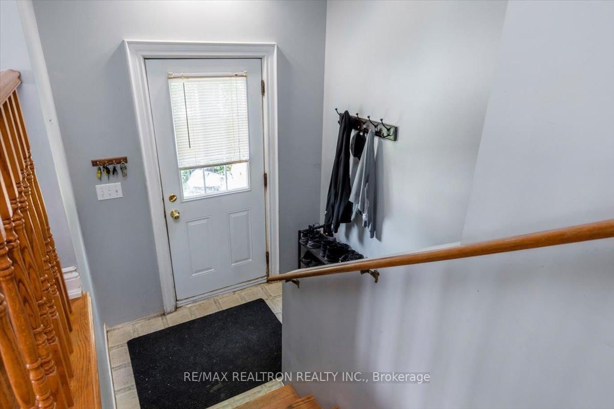 14 Courtland Street • Orillia, ON photo 2