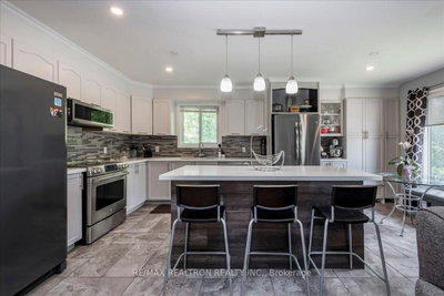 14 Courtland Street • Orillia, ON photo 6