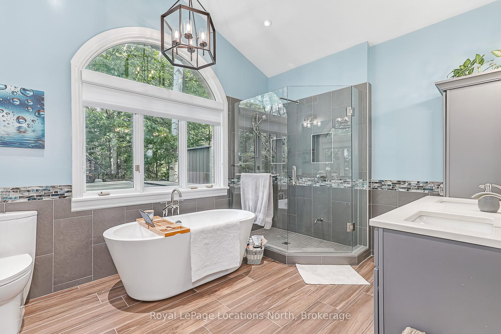44 Blackburn Avenue • Clearview, ON photo 13