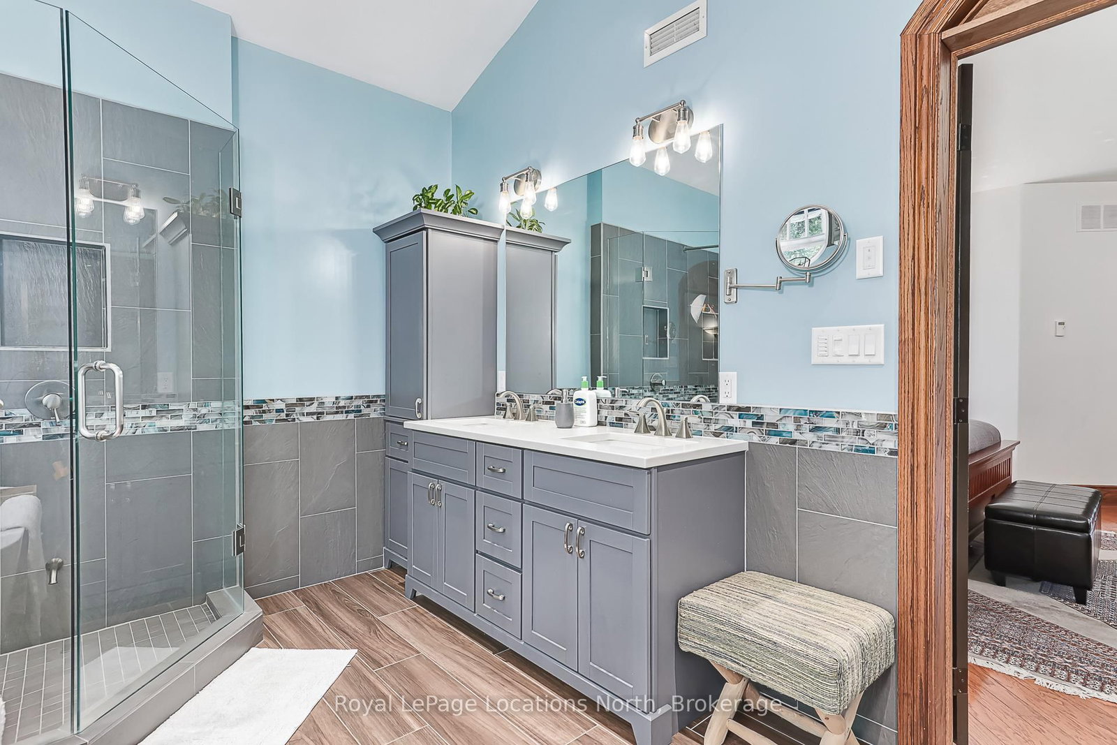 44 Blackburn Avenue • Clearview, ON photo 14