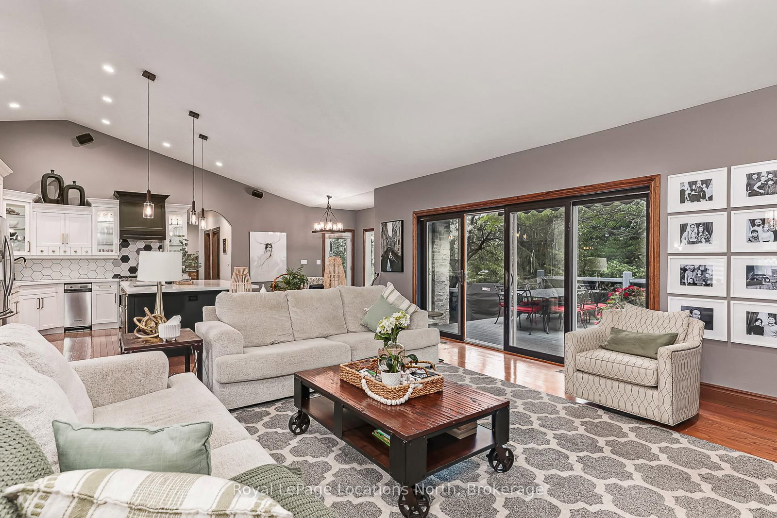 44 Blackburn Avenue • Clearview, ON photo 15
