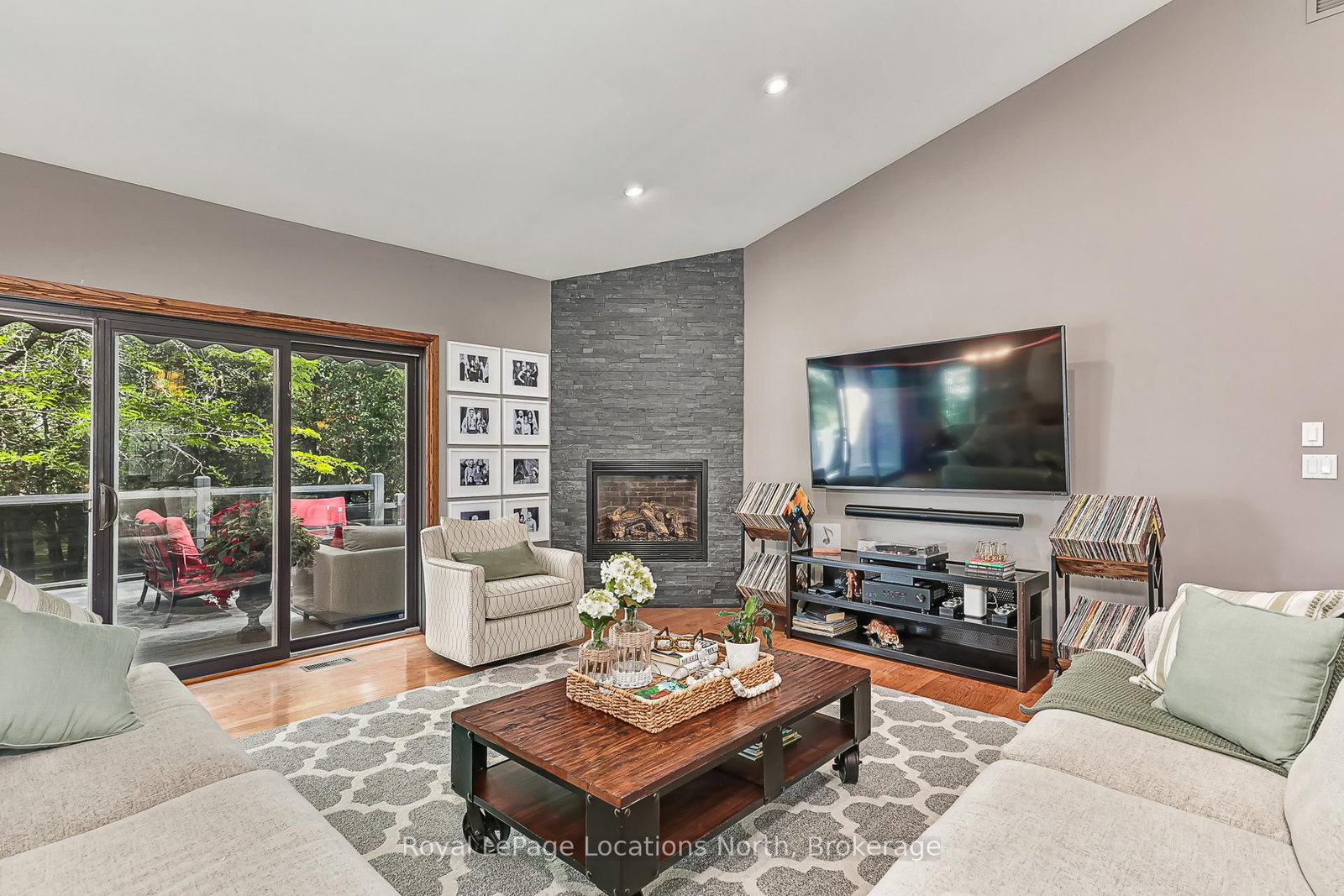 44 Blackburn Avenue • Clearview, ON photo 16