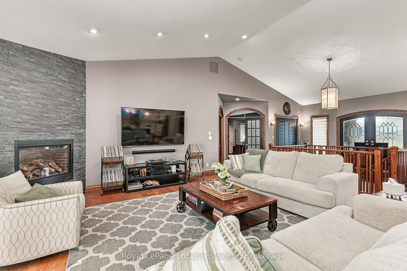 44 Blackburn Avenue • Clearview, ON photo 17
