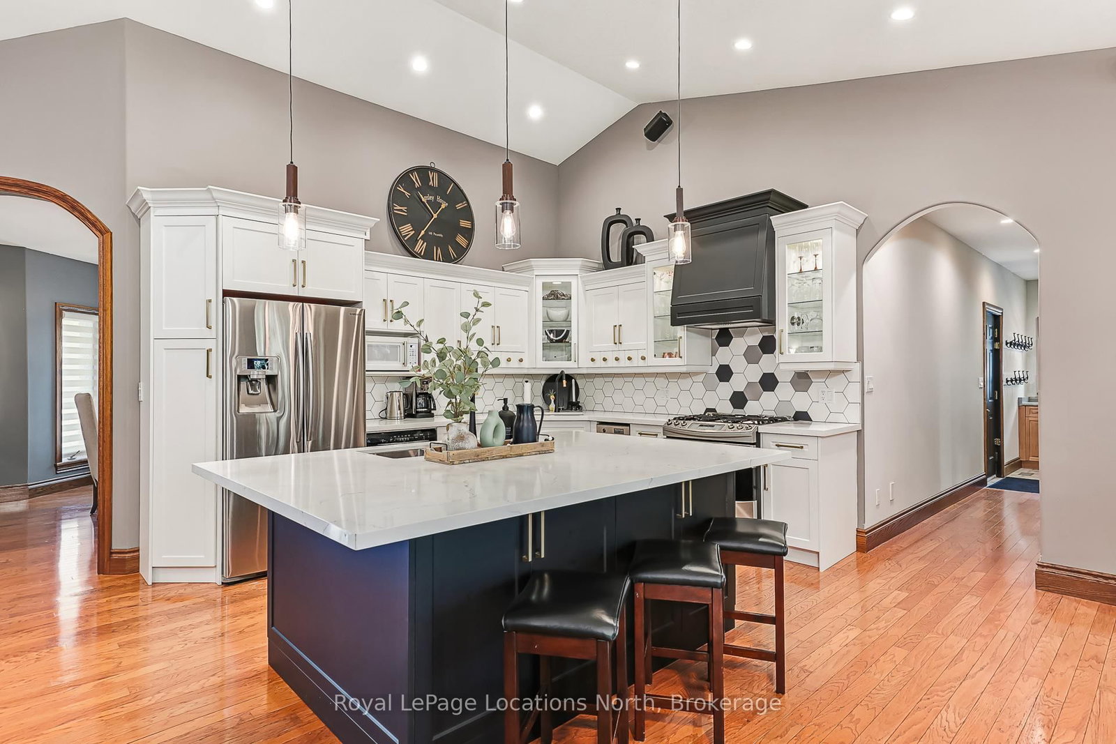 44 Blackburn Avenue • Clearview, ON photo 18