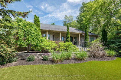 44 Blackburn Avenue • Clearview, ON photo 2