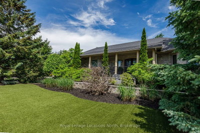 44 Blackburn Avenue • Clearview, ON photo 8