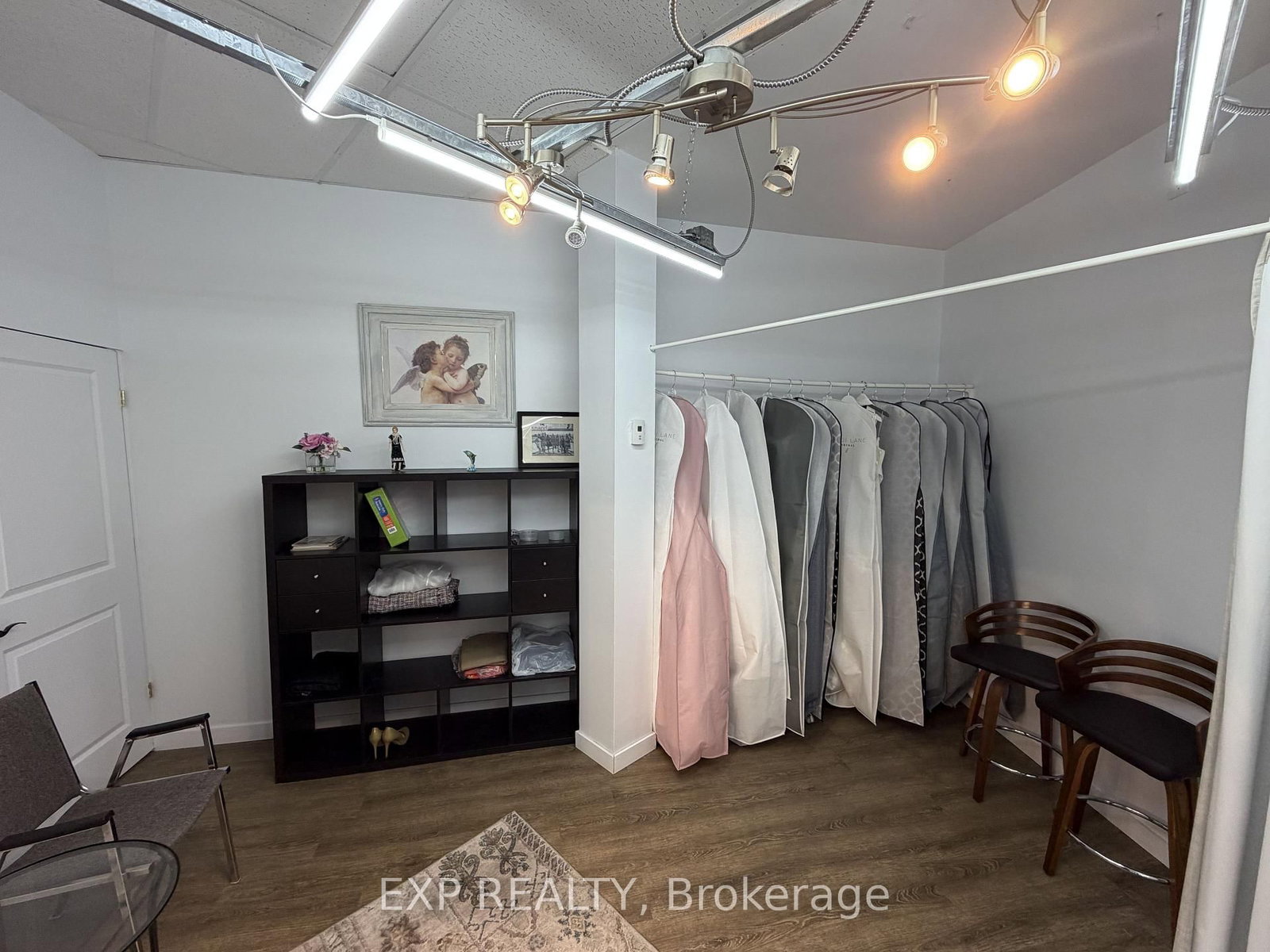 384 Yonge Street photo 9
