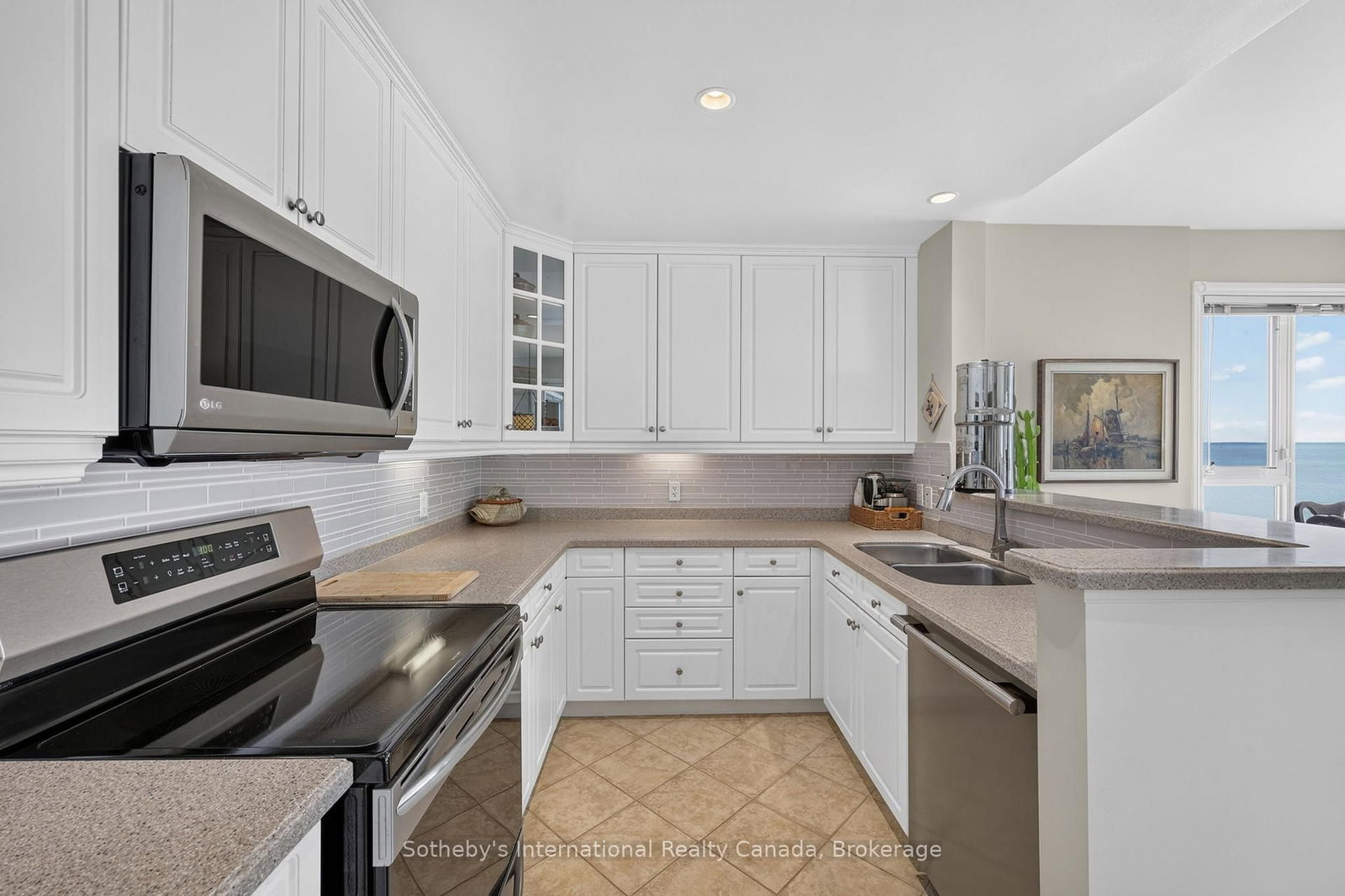 541 MARINERS Way • Collingwood, ON photo 13